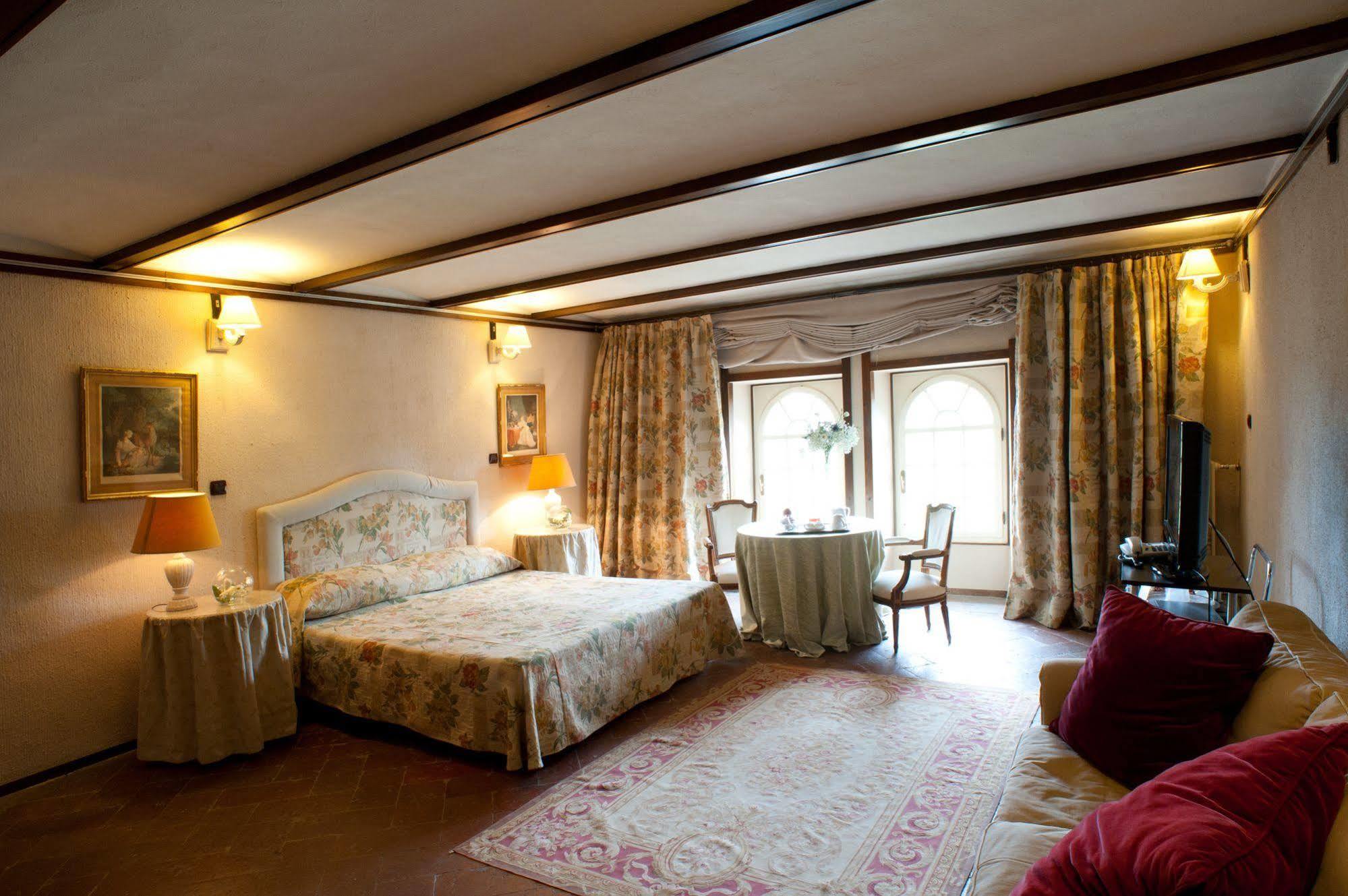 Relais Del Castello Di Oviglio Hotel ภายนอก รูปภาพ